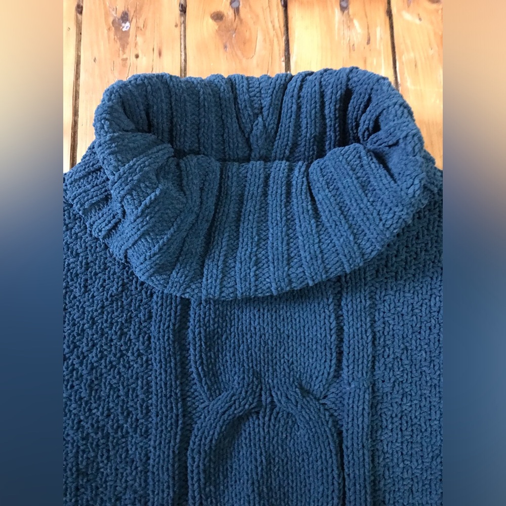 Chunky Green Knit - Picture 2 of 3